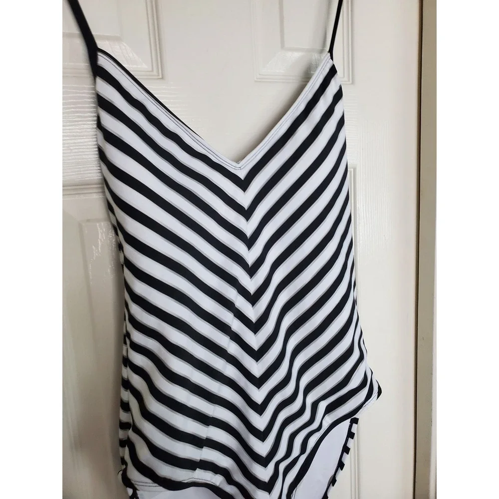 La Blanca Modest Mime Games Black White Stripes V-neck One‎ Piece Swimsuit SZ 12
